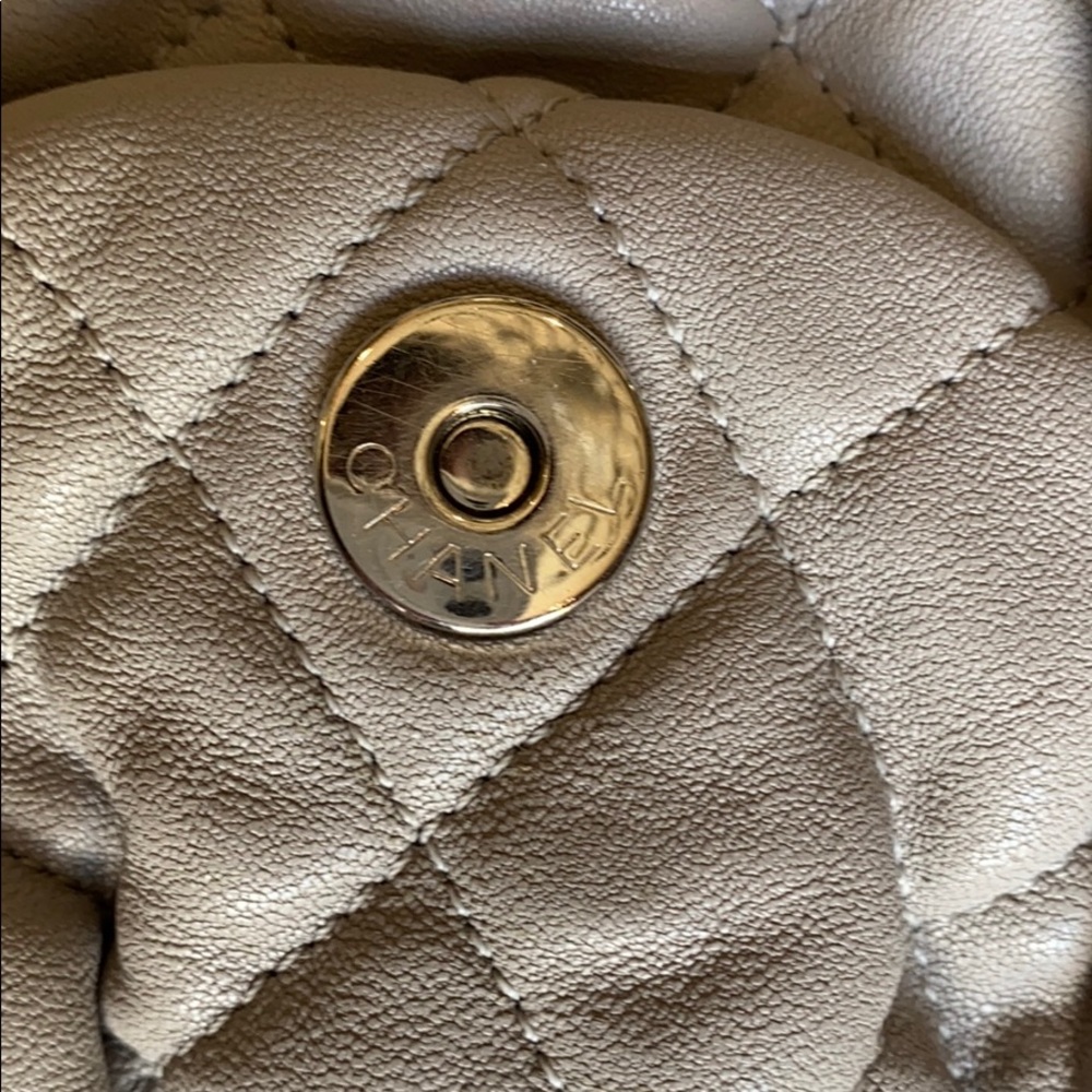 ‼️SOLD‼️💯% Authentic Chanel chain around bag - Picture 6 of 11